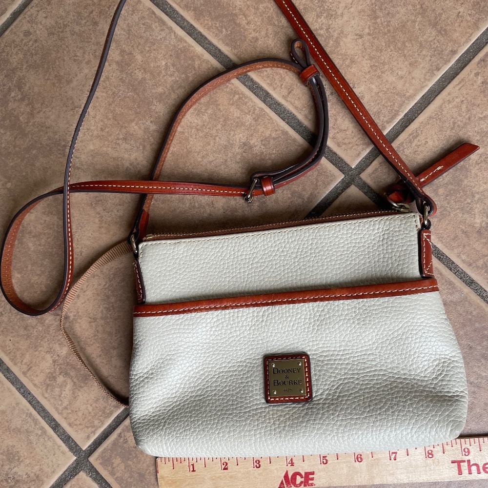 Dooney & Bourke Pebble Leather Crossbody Purse Bag - Picture 3 of 4